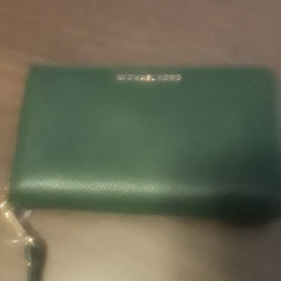 Michael Kors wallet - Picture 1 of 1